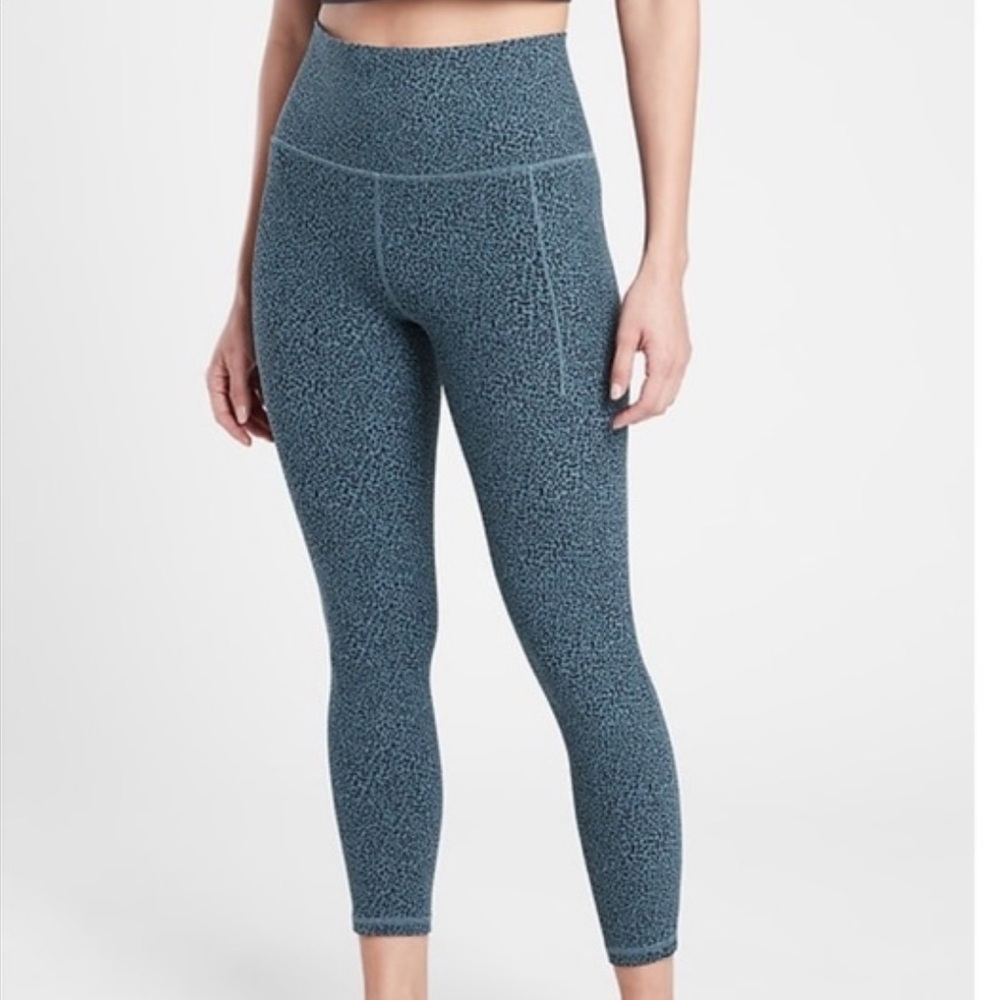 Athleta women's XS salutation stash ii textured tight leopard leggings‎